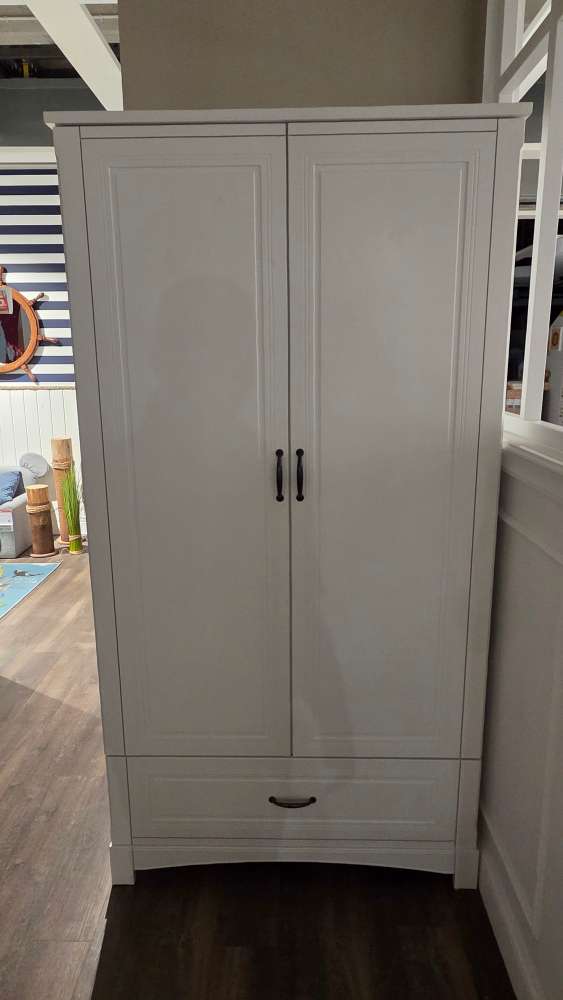 Kleiderschrank