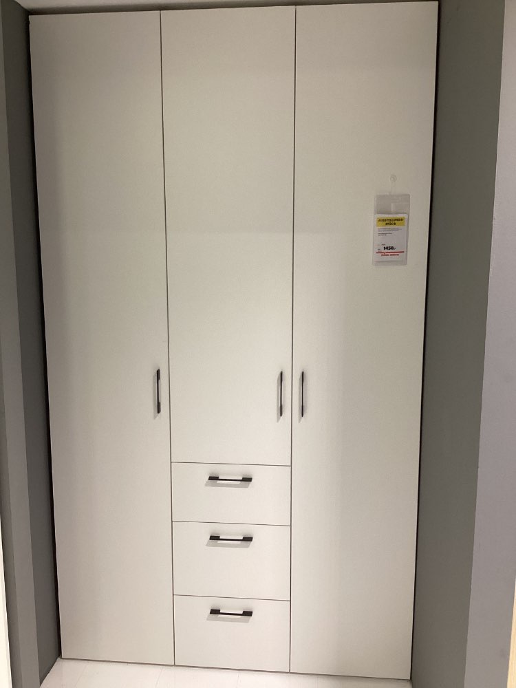 Drehtürenschrank