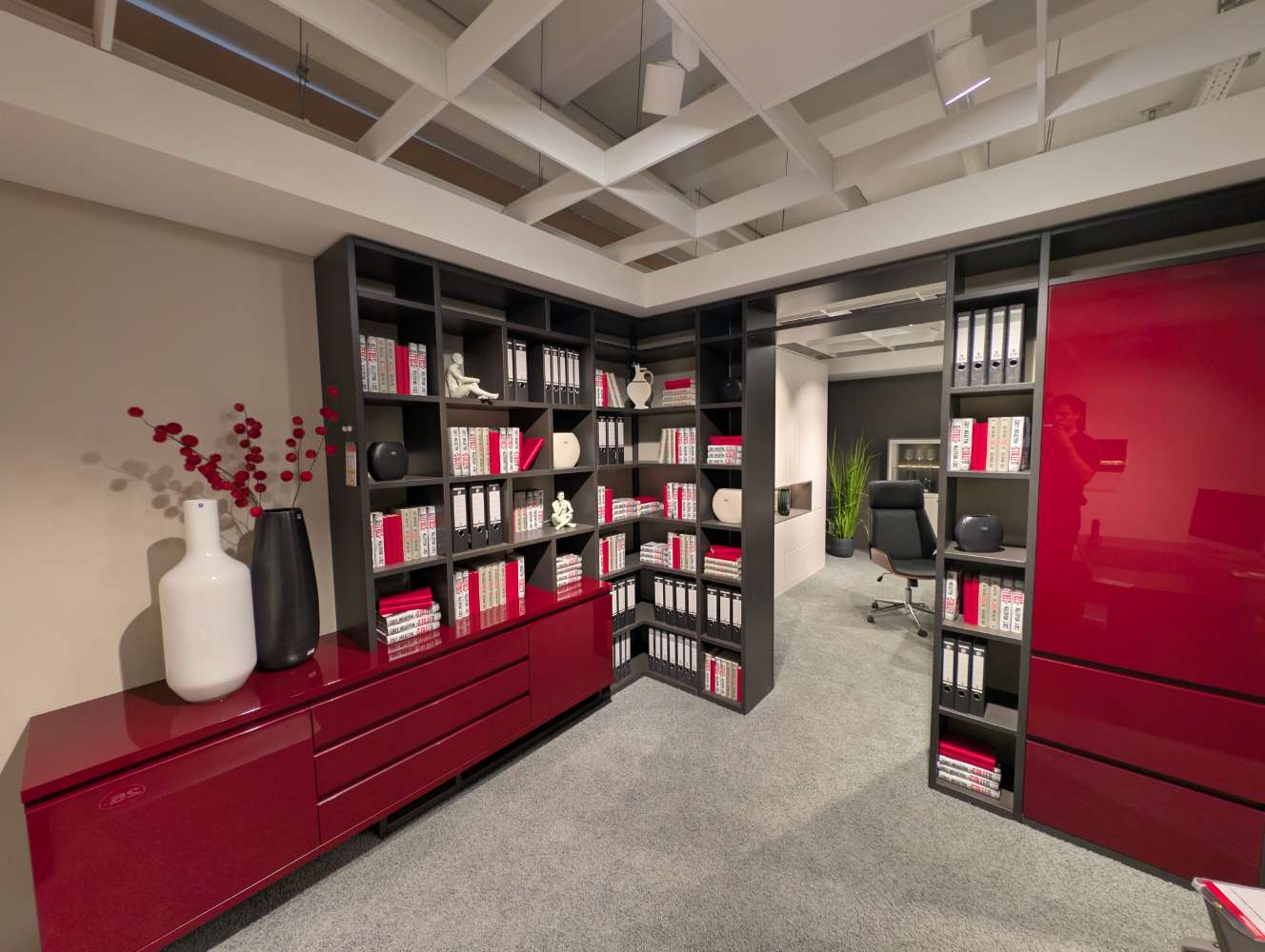 Regalwandkombination links und rechts „Globe B-Büro“