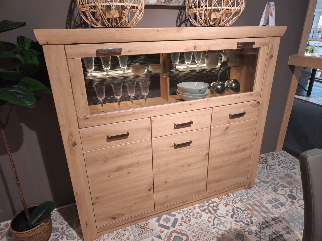 Highboard + Beleuchtung Marian