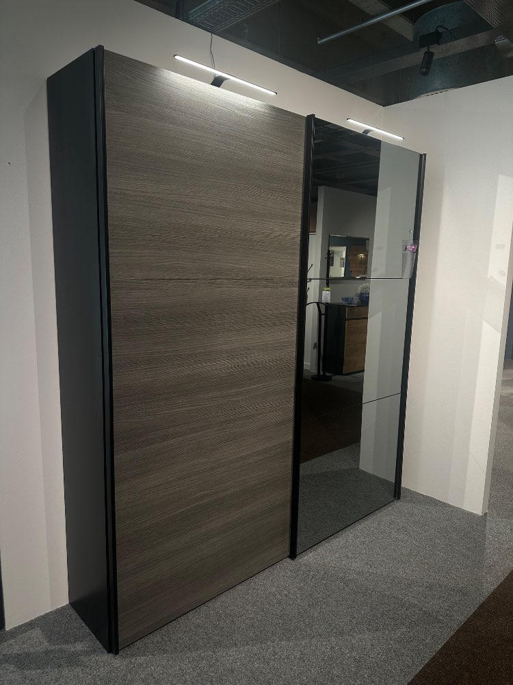 Schwebetürenschrank, Kleiderschrank, Schrank