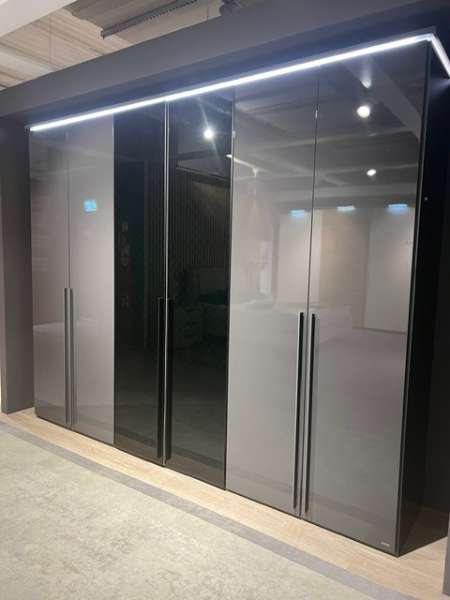 Drehtürenschrank 6  -türig