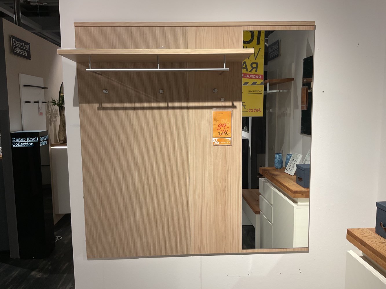 XXXLutz Ausstellungsstück Möbel Garderobenpaneel Basel Kaschmir