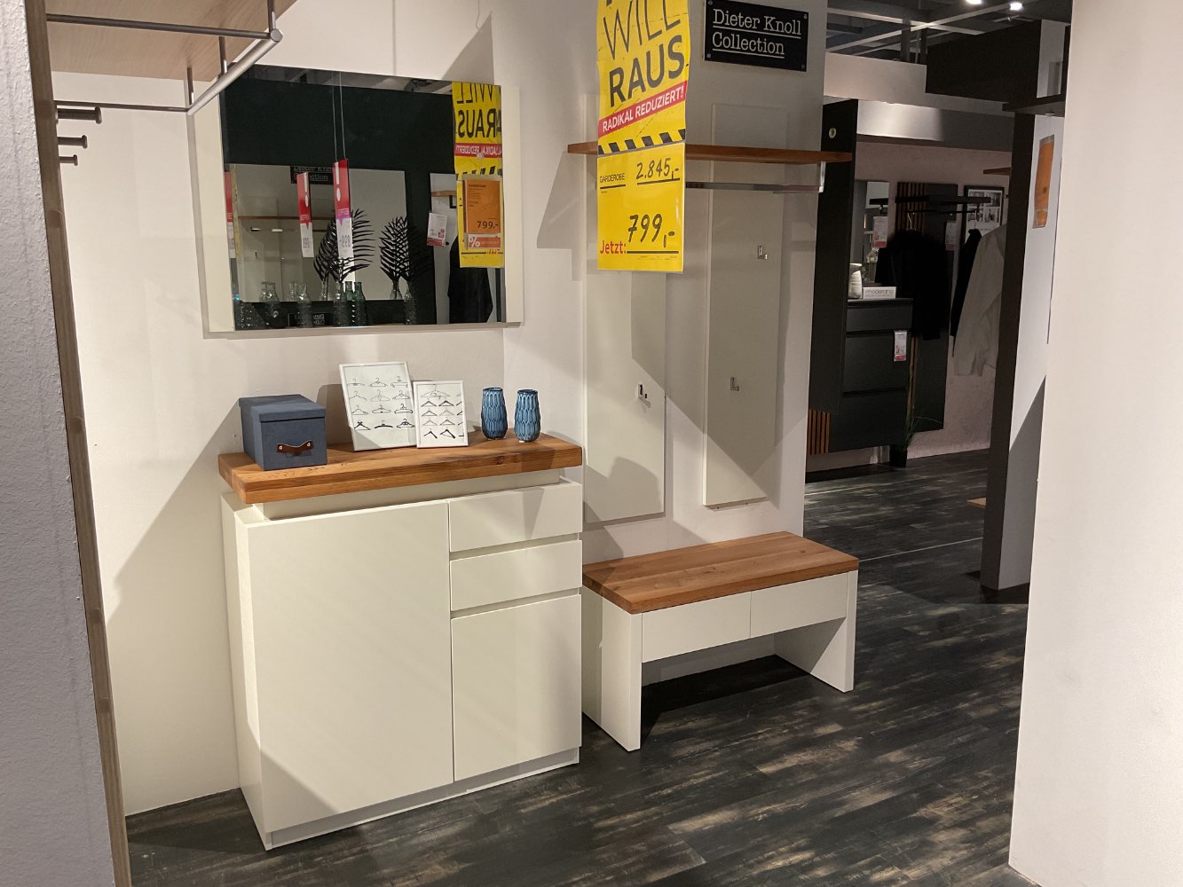 XXXLutz Ausstellungsstück Möbel Garderobe Romina Eiche mass weiß