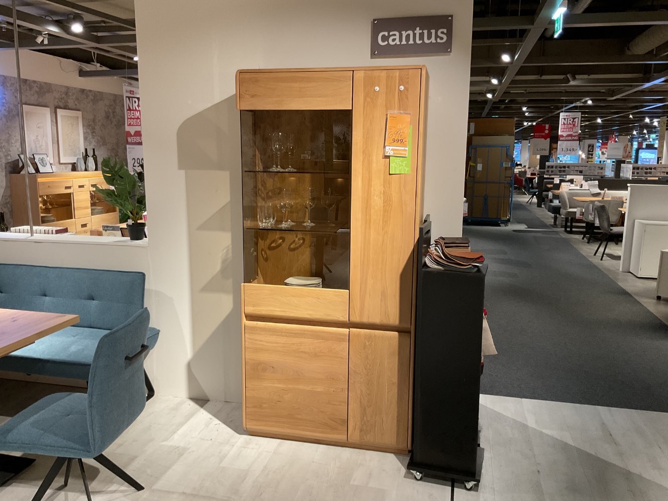 XXXLutz Ausstellungsstück Möbel Vitrine Bergen Wildeiche massiv