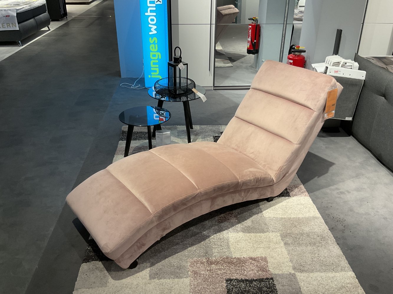 XXXLutz Ausstellungsstück Möbel Relaxliege Slinky Samt rosa