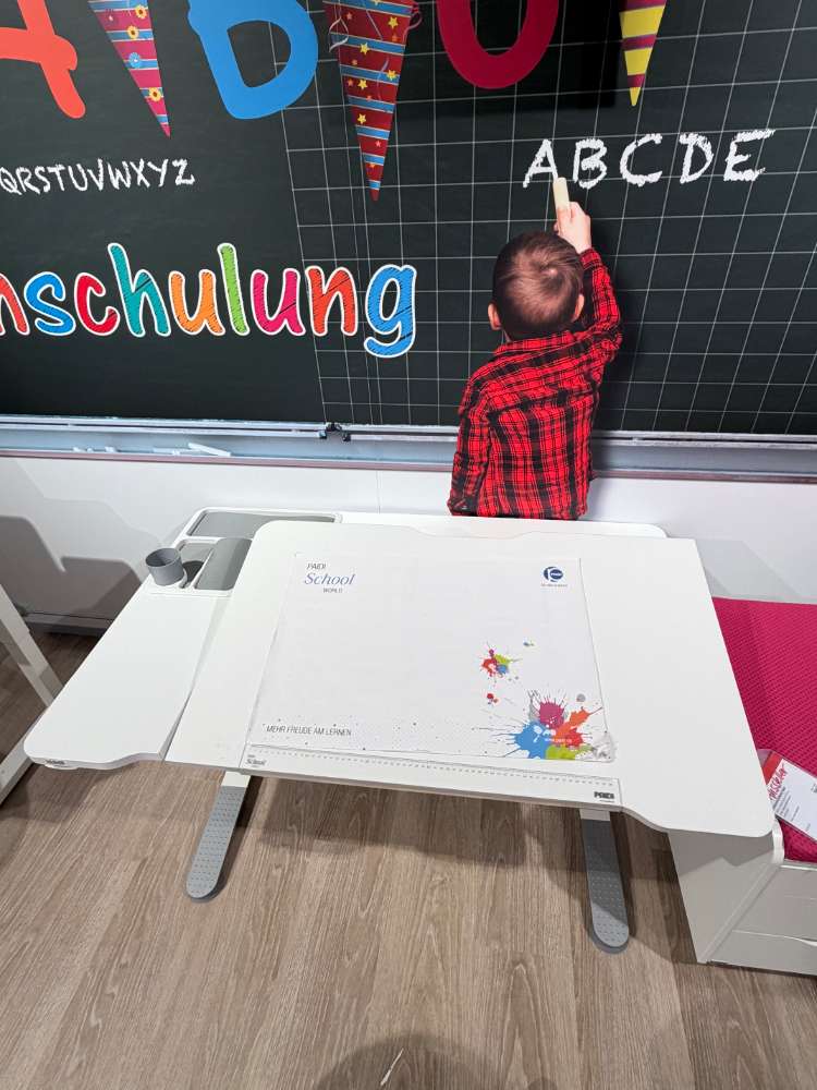 Schülerschreibtisch