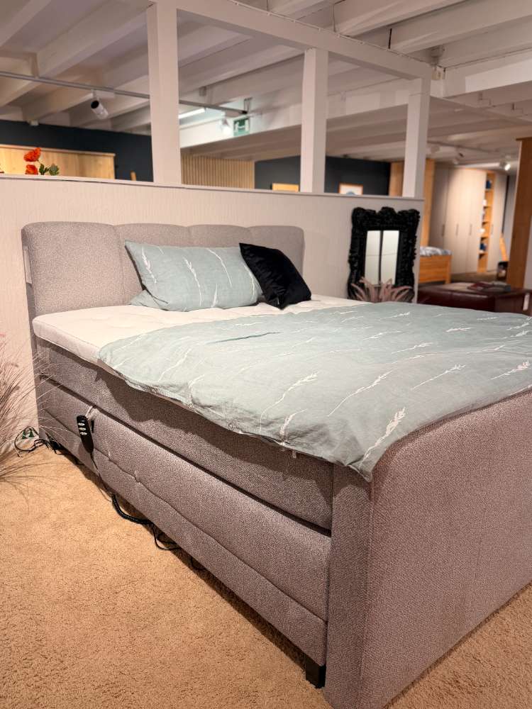 Boxspringbett 180x200cm motorisch verstellbar m. Geltoppern