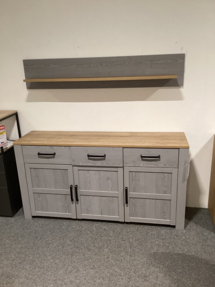 Sideboard mit Wandboard