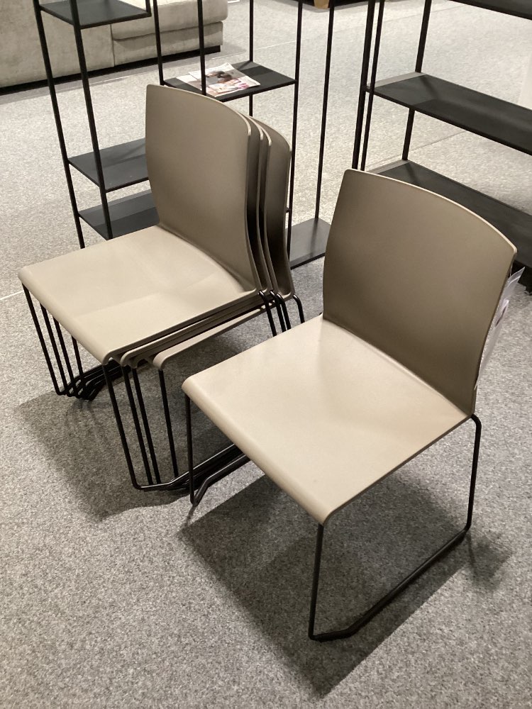 5 Stapelstühle