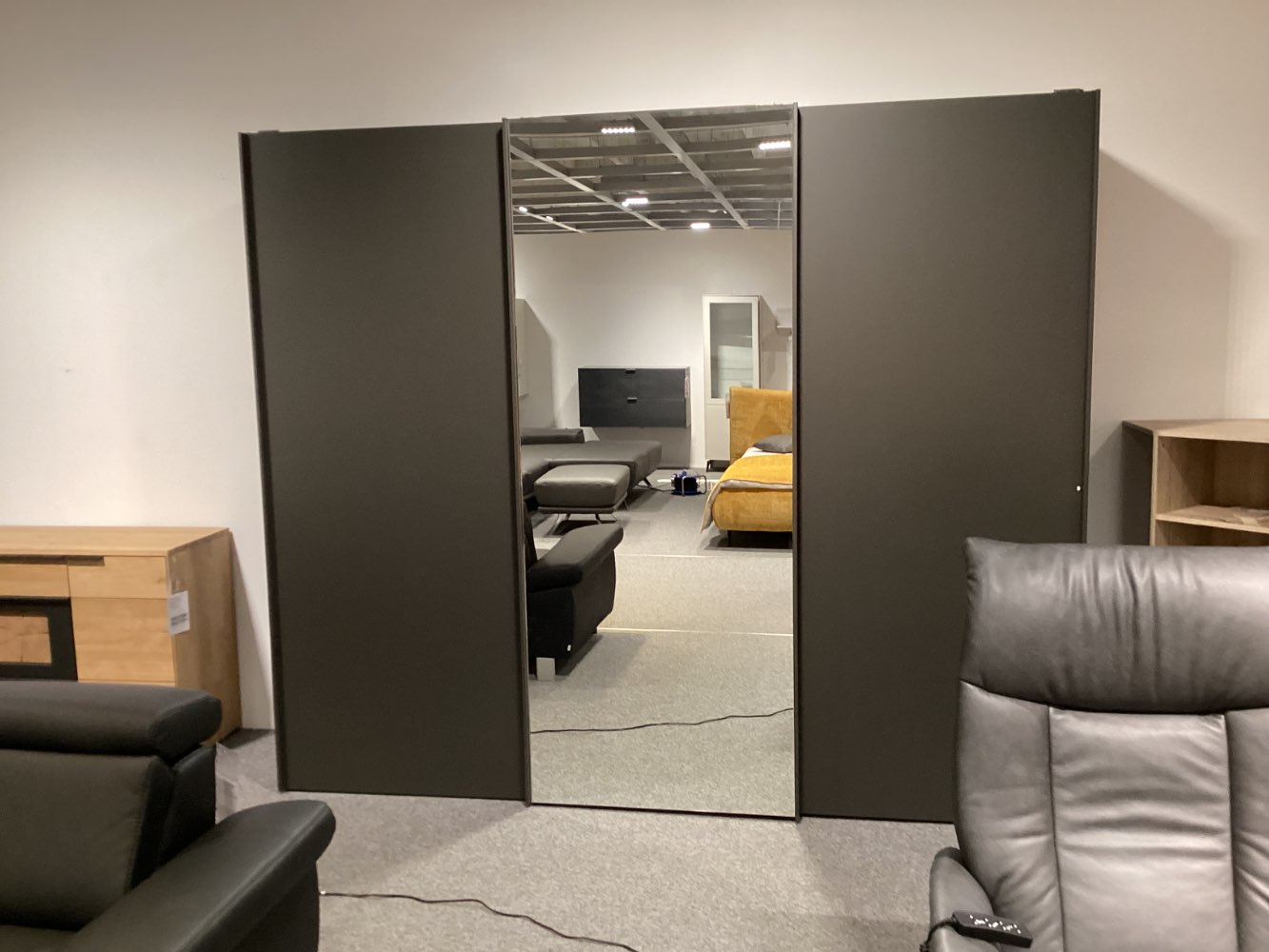 Schwebetürenschrank