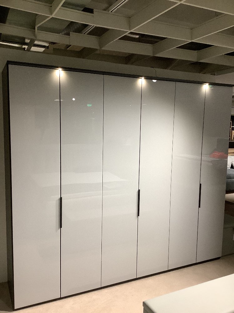 Kleiderschrank