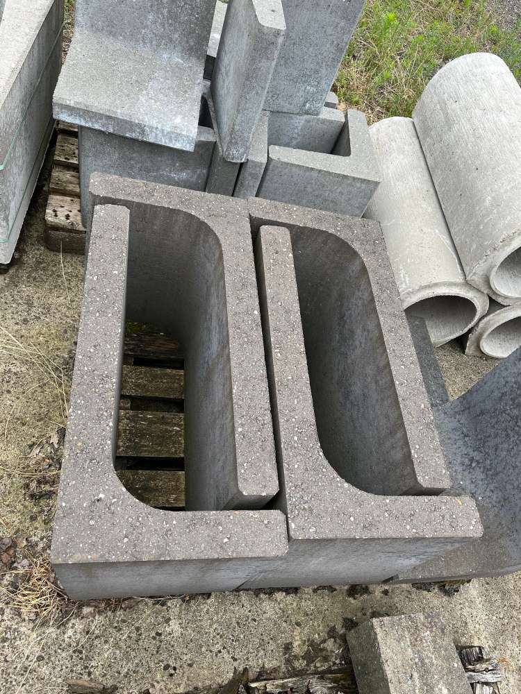 L-Steine anthrazit ohne Armierung, 80 x 50 x 40cm