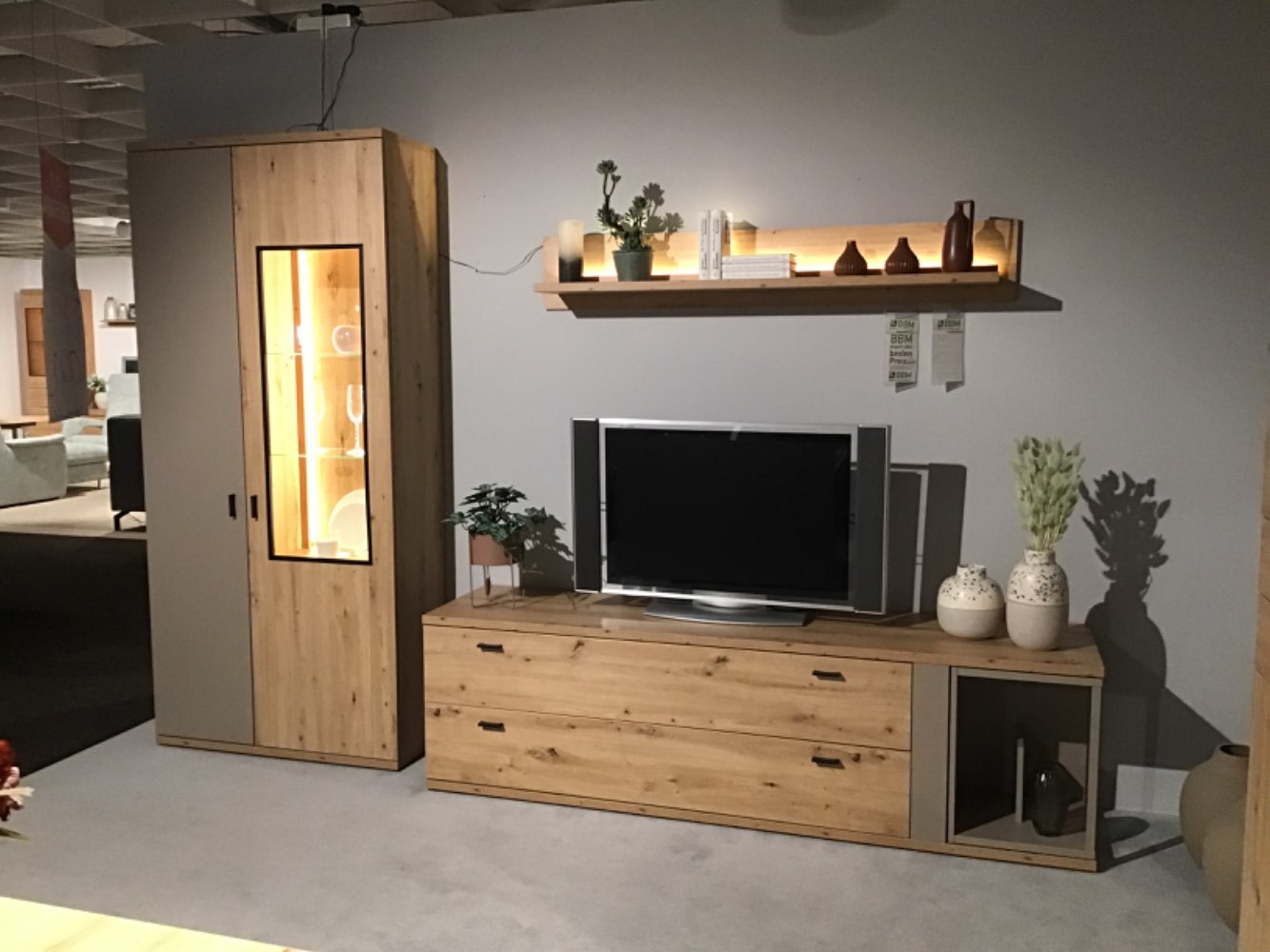 Wohnwand inclusive Belg. Farbe Eiche Artisan B/H/T 303x208x48