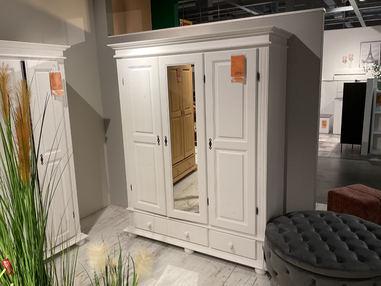 XXXLutz Ausstellungsstück Möbel Garderobenschrank Salzburg weiß