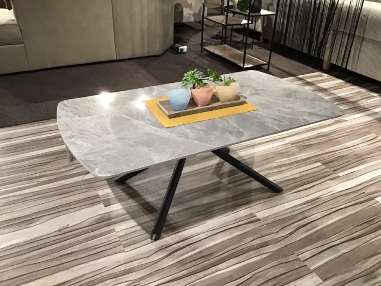 Moderner Couchtisch,Tischplatte in Marmoroptik 120x45x68cm