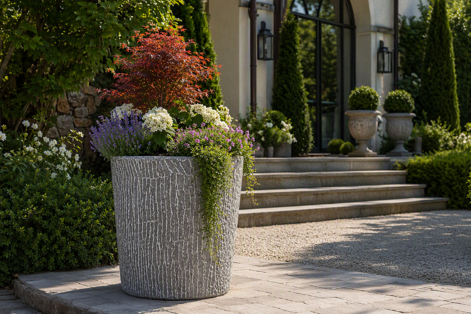 Naturstein Gartenobjekte – Blumenkübel Ardenner Blaustein 80 cm