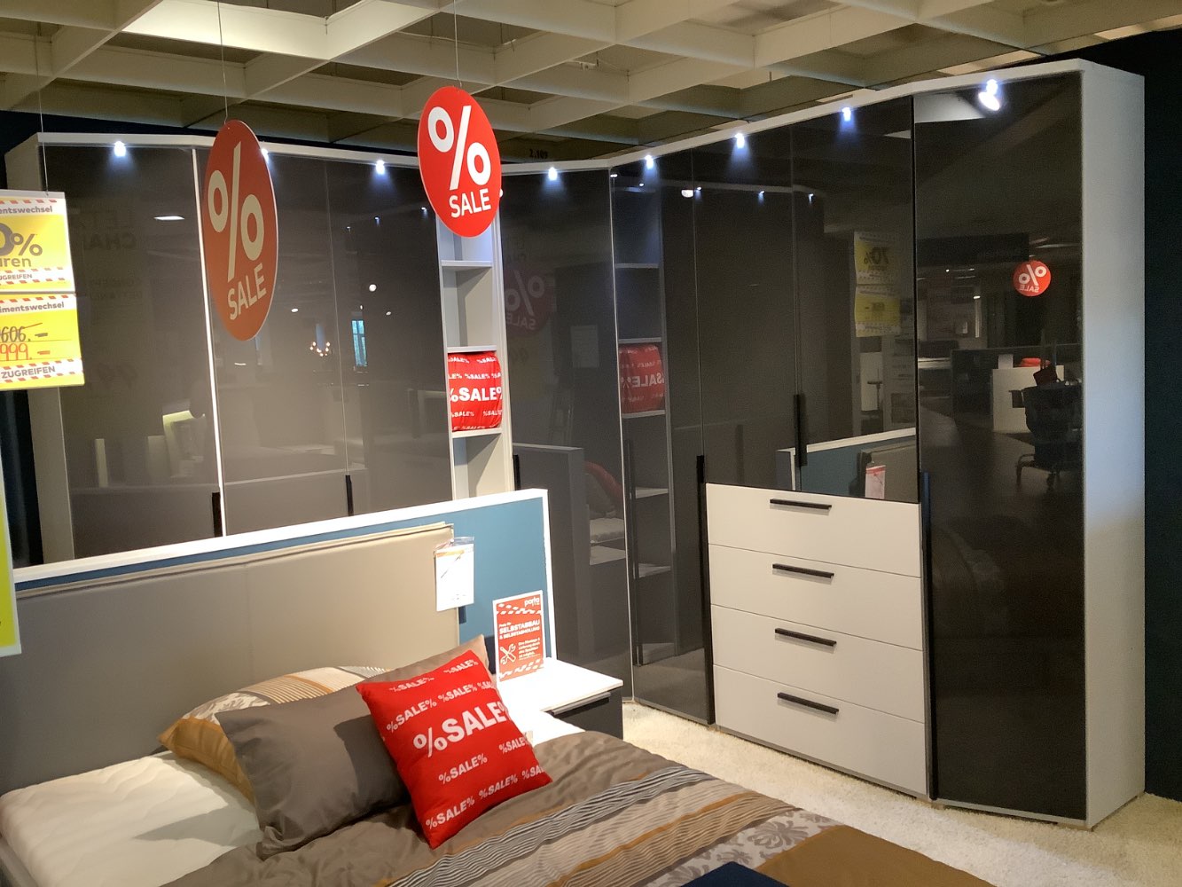 Kleiderschrank