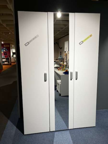 Kleiderschrank