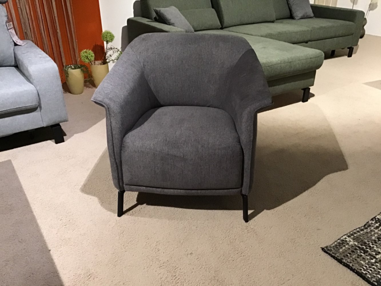 Kleiner Sessel Farbe grau Maß 78x75x83cm