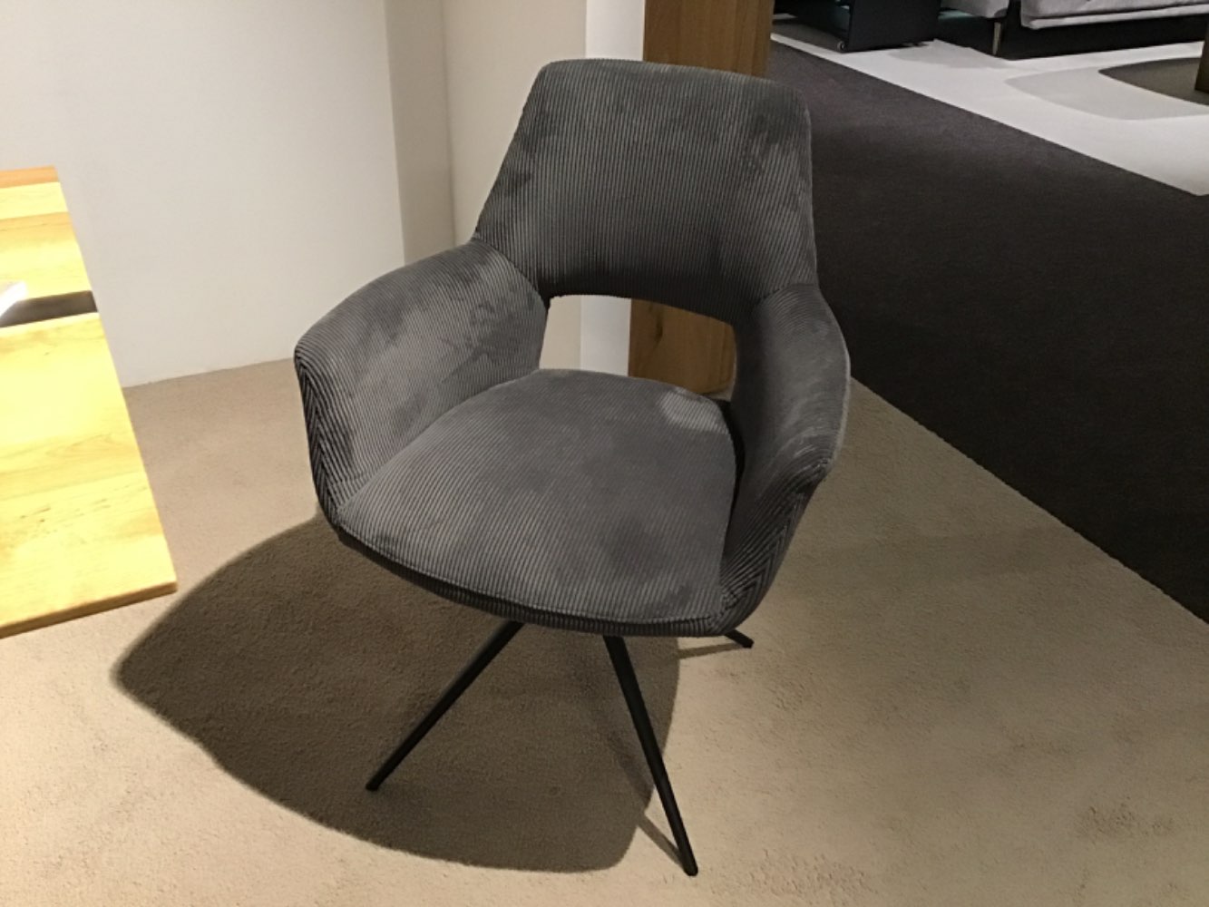 Interliving 5605 Schalensessel Farbe Anthrazit 360Grad drehbar