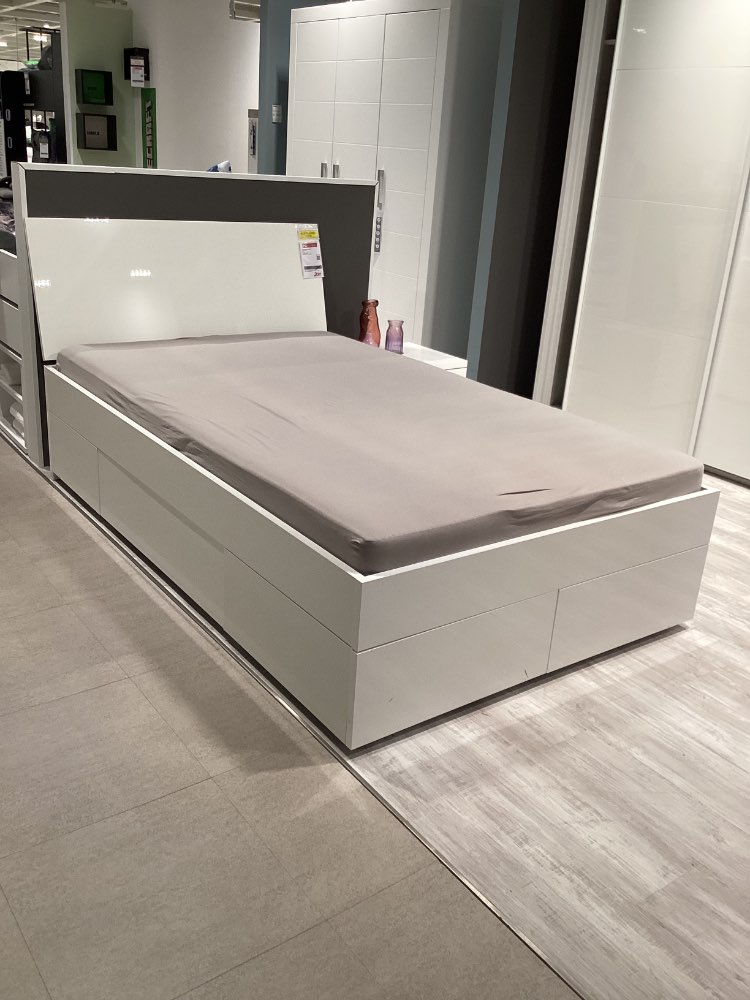 Stauraumbett
