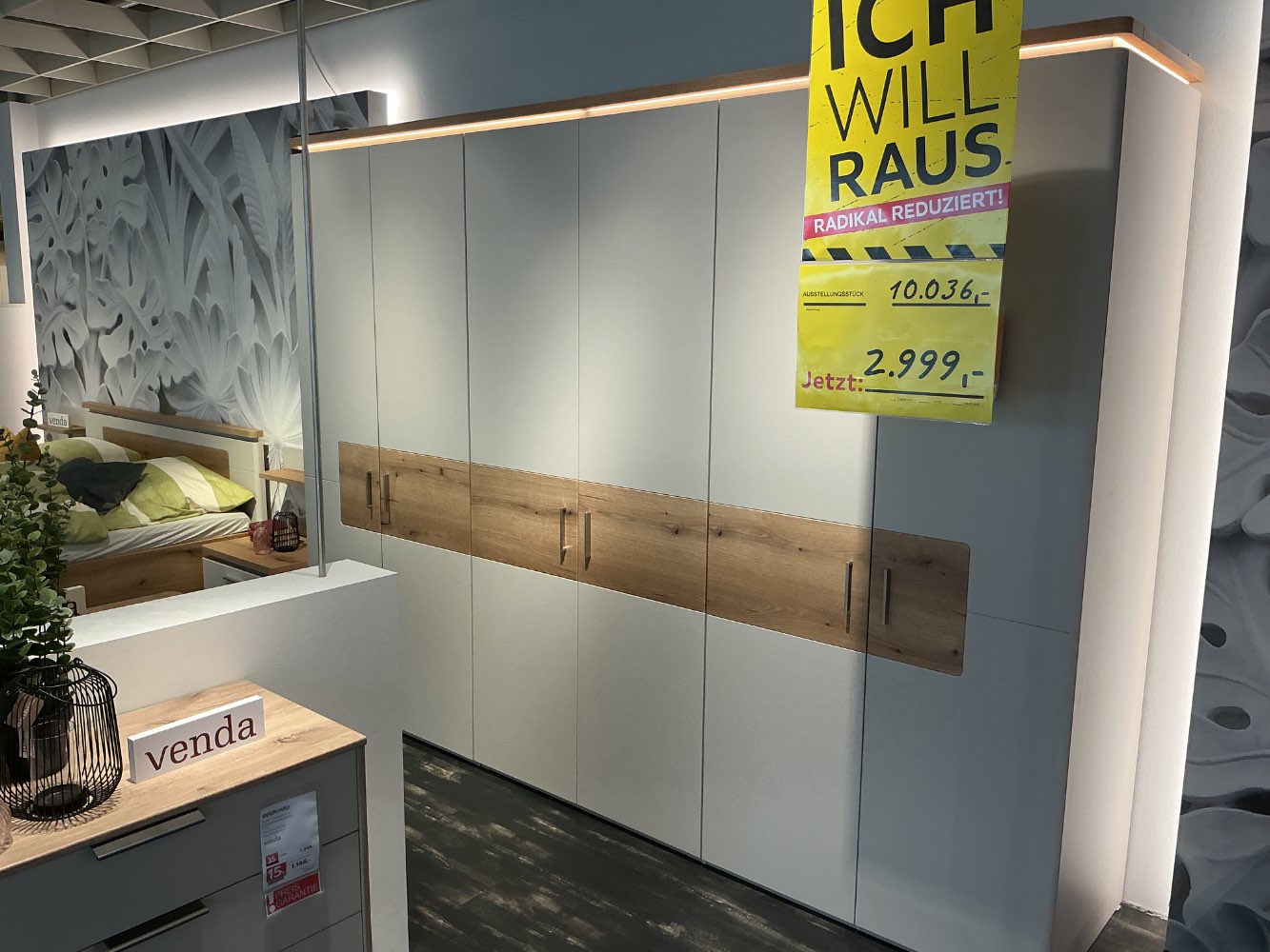 Drehtürenschrank 298/219/59 cm – XXXLutz Fellbach