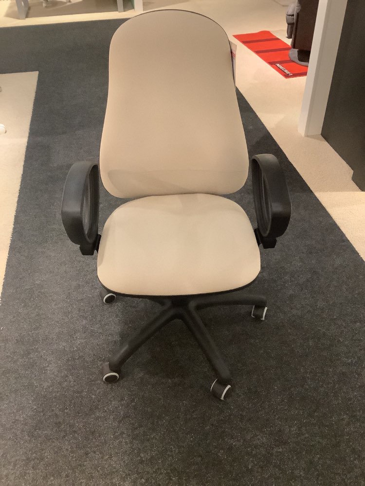 Drehstuhl mit Armlehnen