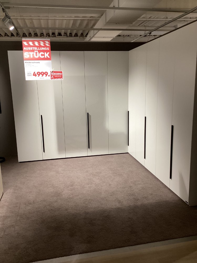Kleiderschrank