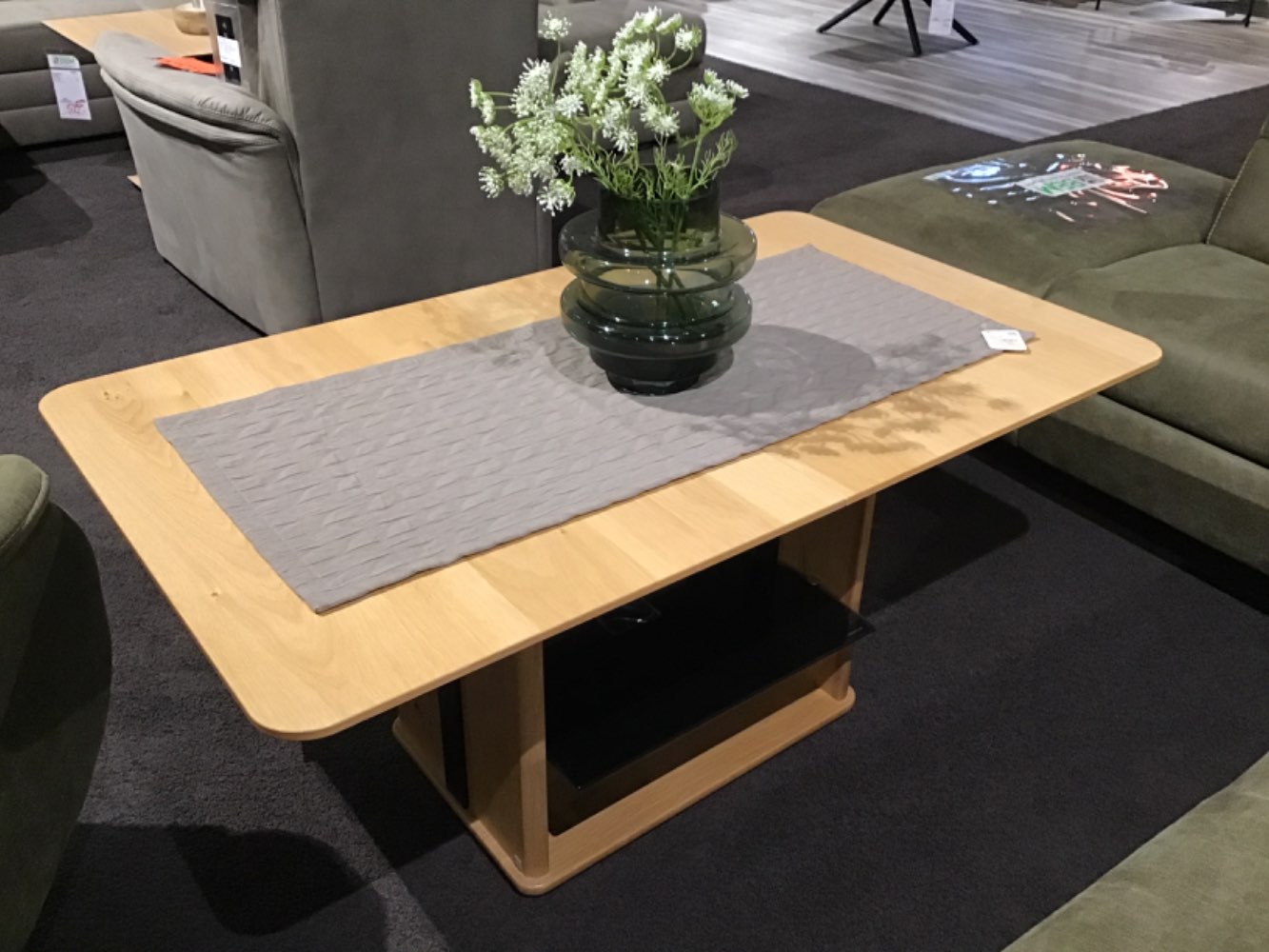 Großer Couchtisch auf Rollen ,ausziehbar Maß 120(160)x54-73x70cm
