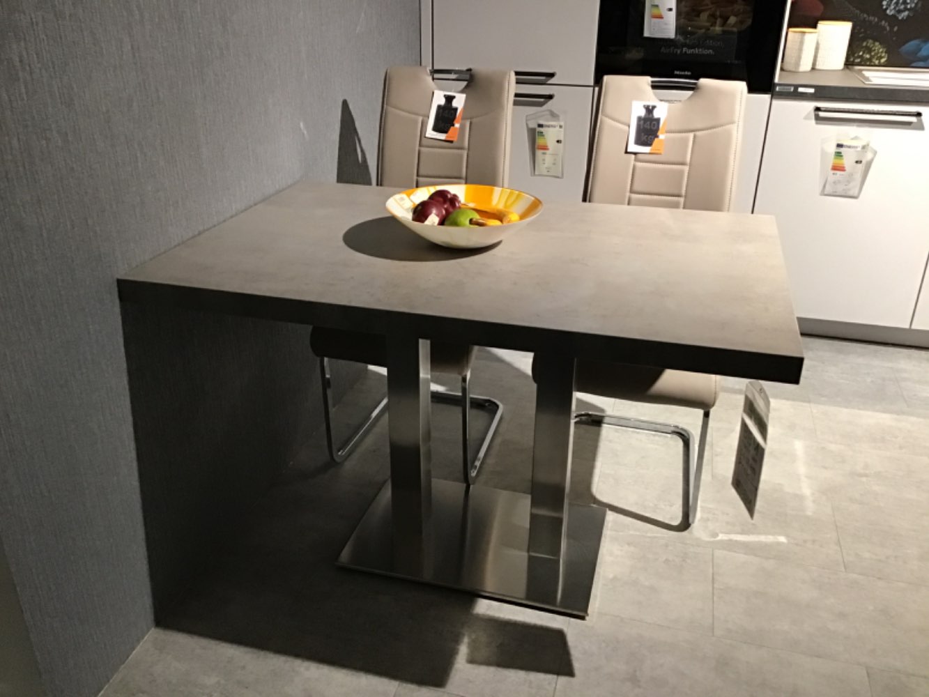 Esstisch Platte Betonfarbig,Fuß Edelstahl Maß 120x77x80cm