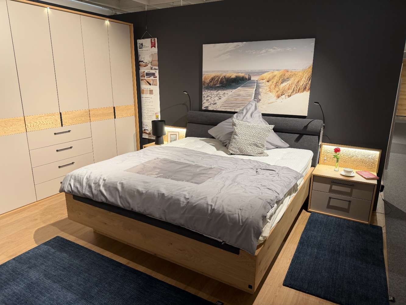 Schlafzimmer / Bett / Konsolen / Kleiderschrank / Kommode