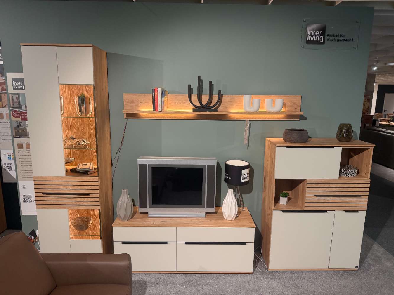 Wohnwand / Risseiche / Sandbeige / LED