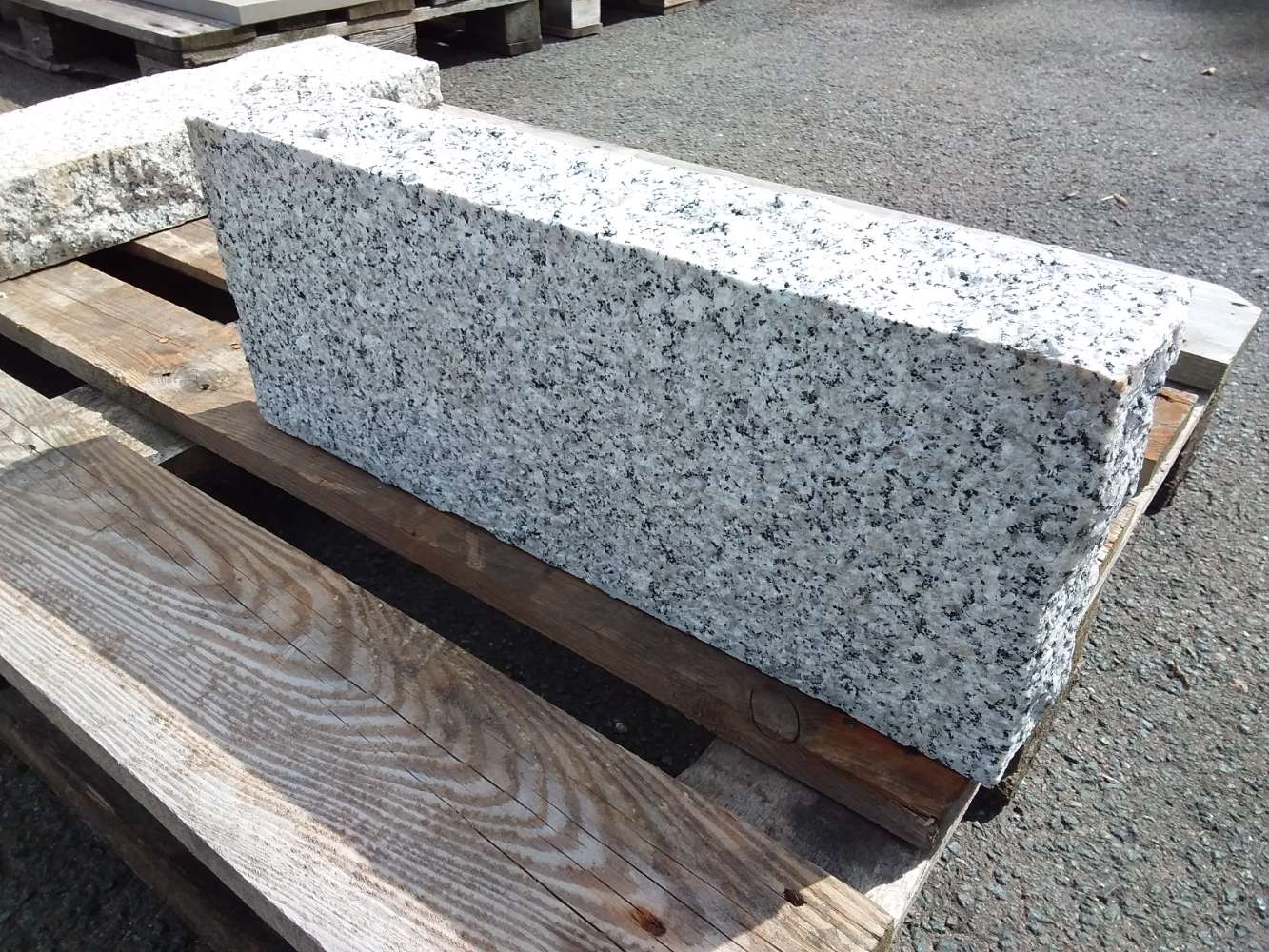 Granit Palisaden 8x20x50 Leistenstein Randstein Outlet