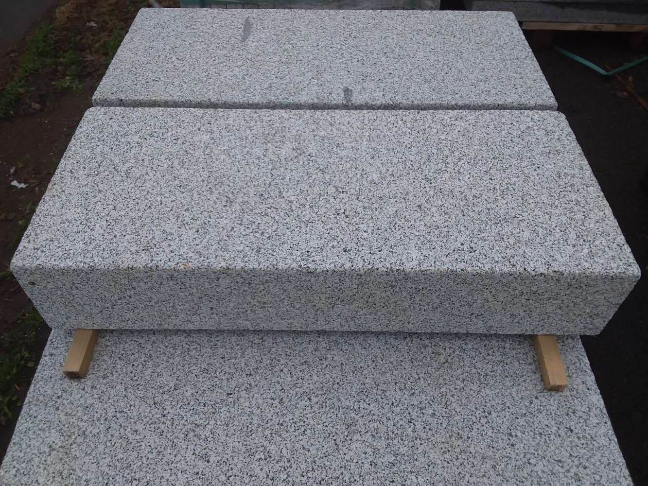 Granit Blockstufen 15x35x80 grau, Naturstein Treppenstufen Outlet