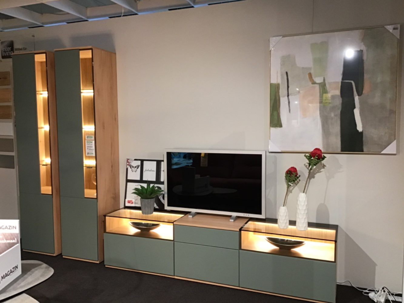 Interliving 2031 Wohnwand Farbe Balkanbuche/Schilfgrün B 330cm