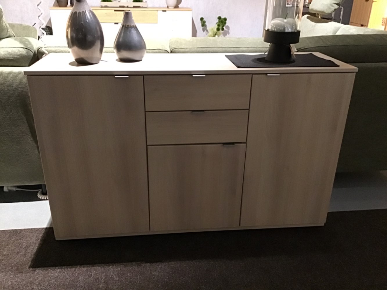 Sideboard Dekor Akazie Griff Silber Maß 135x85x40cm