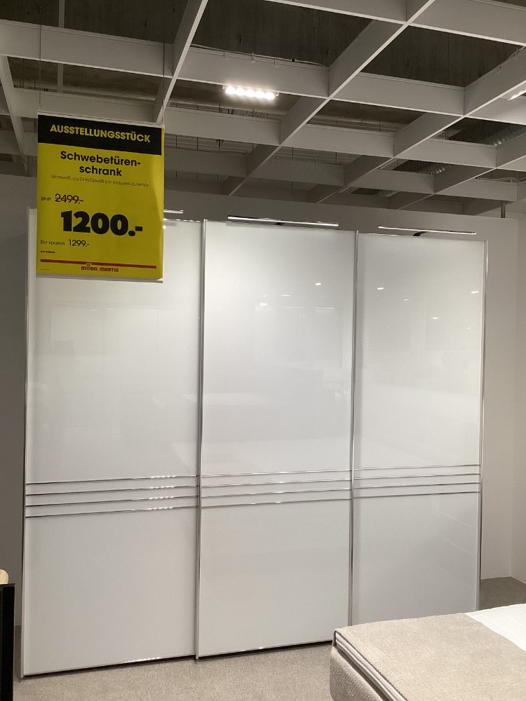 Schwebetürenschrank inkl. Zubehör