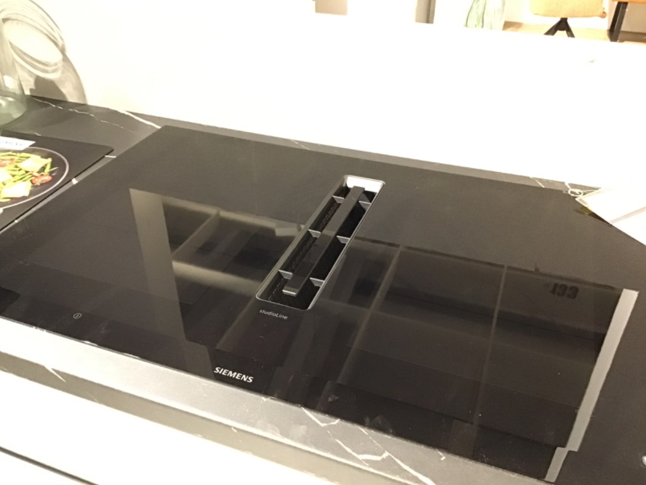 Siemens Induktionskochfeld mit Dunstabzug mit Facetten-Design