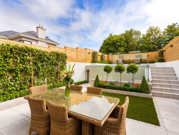 Outdoor lounge in beige