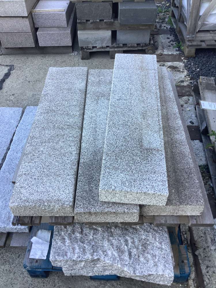 ⭐️ SONDERPOSTEN ⭐️ – Palisaden, Granit, hellgrau, 8x25x100cm