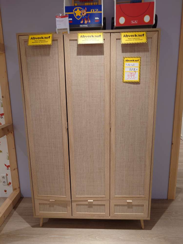 Kleiderschrank