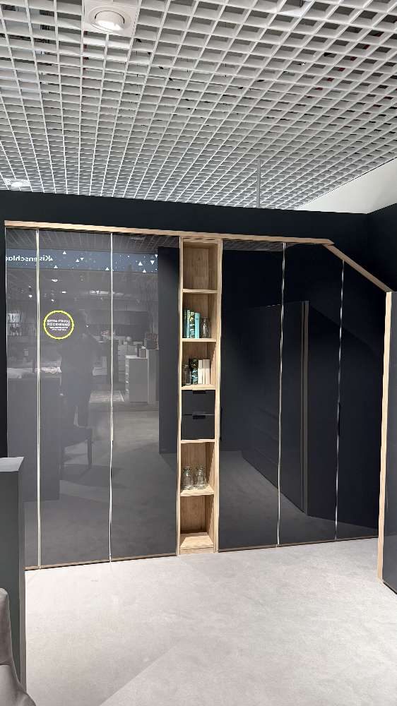 Drehtürenschrank