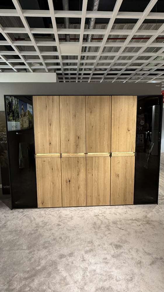Drehtürenschrank