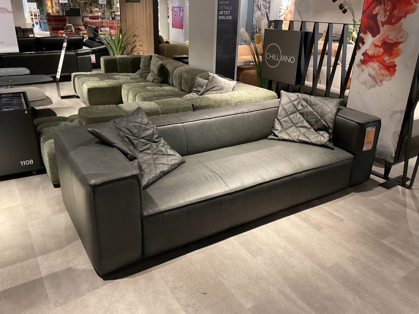 XXXLutz Ausstellungsstück Möbel 3 – Sitzer Sofa Around Leder grau