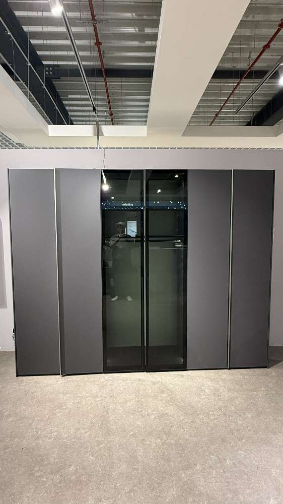 Drehtürenschrank
