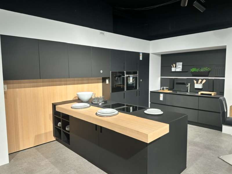 Musterküche Next125 „NX240“ Fenix onyxschwarz