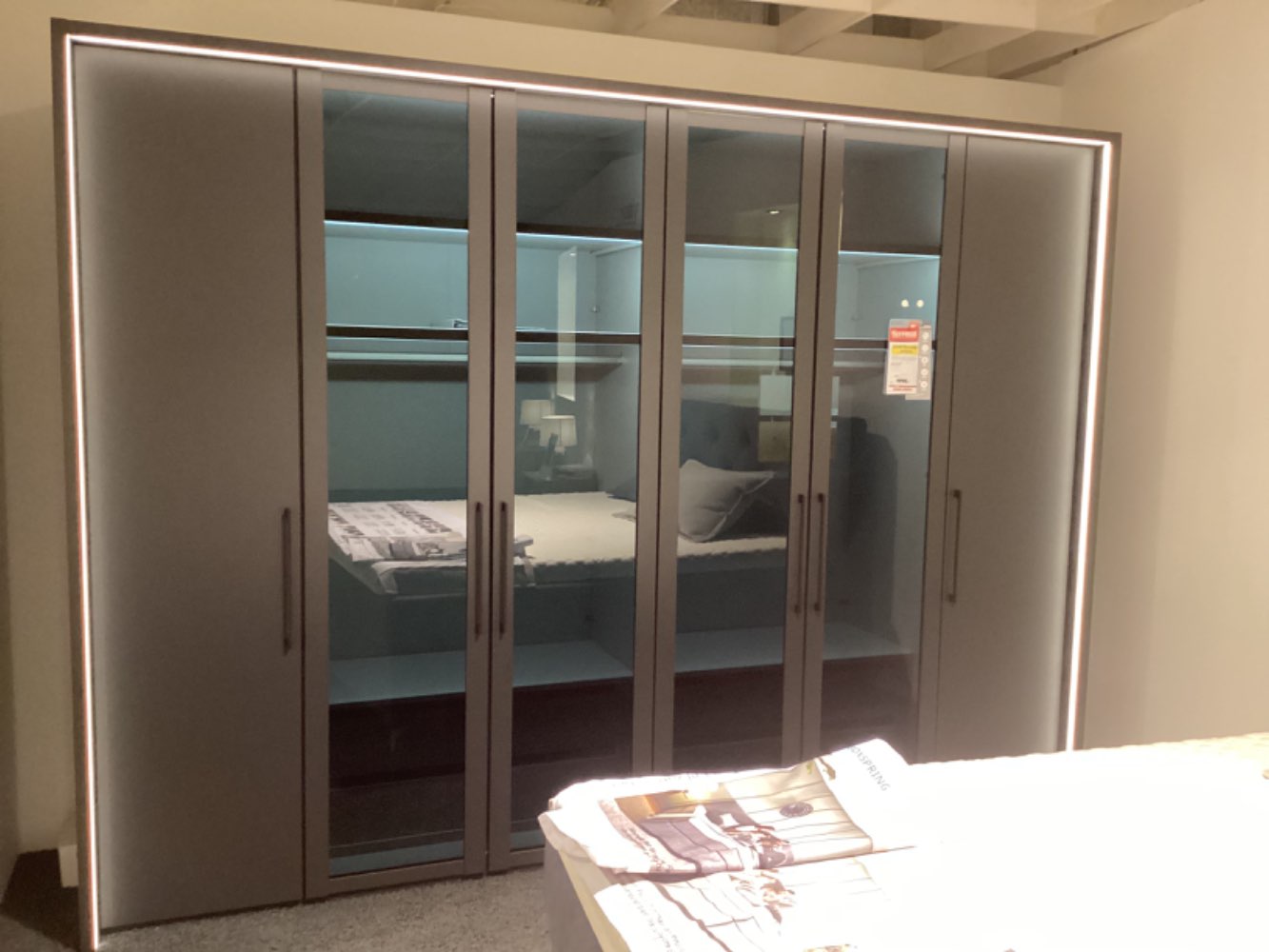 Drehtürenschrank