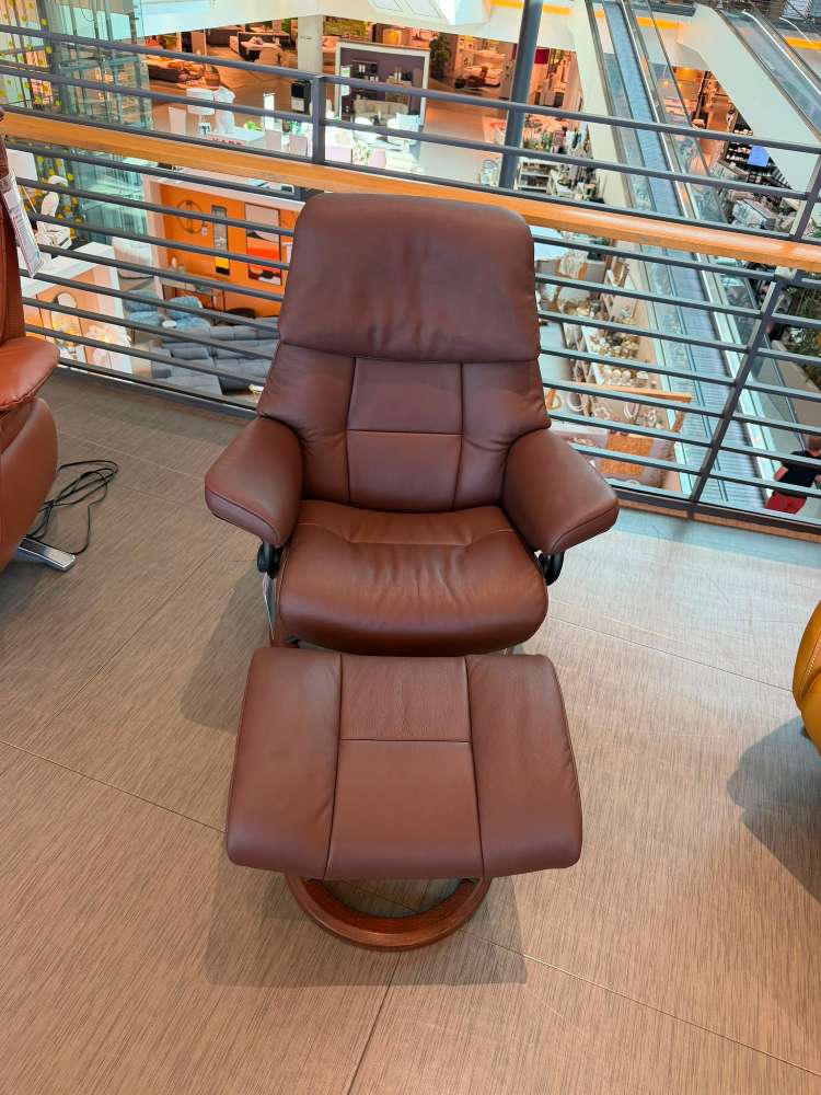 Sessel mit Hocker