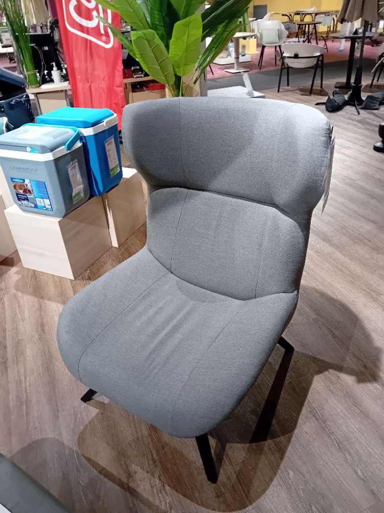 Ohrensessel mit Hocker
